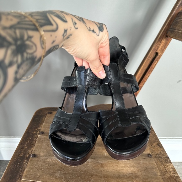 Stuart Weitzman strappy cage sandal - Picture 2 of 11
